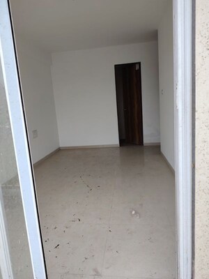 Room in 2 BHK Apartment at Hi Tech The Silver Crest, Taloja Panchanand – for Sale