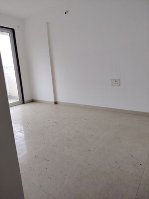 Room in 2 BHK Apartment at Hi Tech The Silver Crest, Taloja Panchanand – for Sale