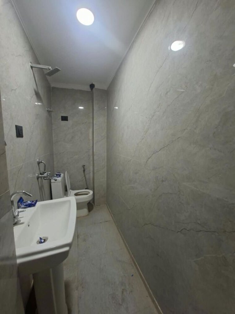 Bathroom, chattarpur 2 Bedroom 850 Sq.Ft. Builder Floor In Chattarpur Delhi 10699317