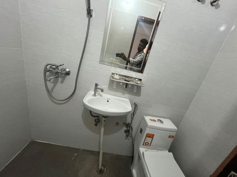 Bathroom, sector 57 3 Bedroom 2200 Sq.Ft. Builder Floor In Sector 57 Gurgaon 10699319