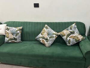 Bedroom in 3 BHK Builder Floor at Sector 45 – for Rent