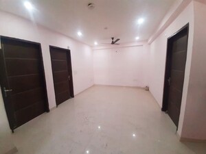 Room in 3 BHK Builder Floor at Sector 57 – for Rent