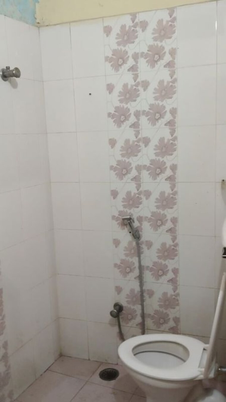 Bathroom, kamta 2 Bedroom 1200 Sq.Ft. Independent House In Kamta Lucknow 10699346