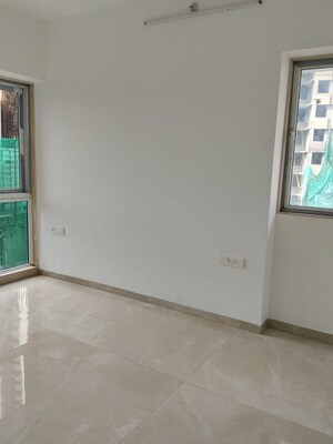 Room in 3.5 BHK Apartment at Vora Centrico, Malad West – for Rent