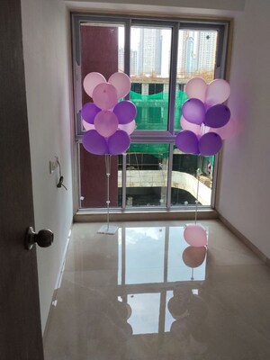 Room in 3.5 BHK Apartment at Vora Centrico, Malad West – for Rent