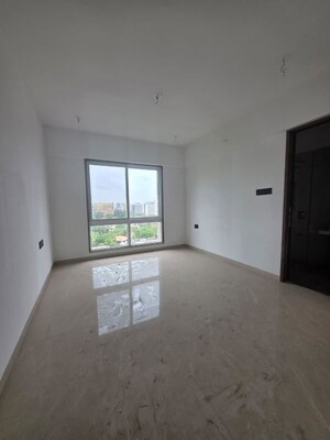 Room in 4 BHK Apartment at Ambar Zenith, Viman Nagar – for Sale