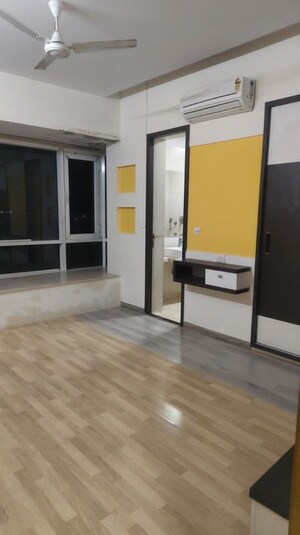 Room in 2 BHK Apartment at Beverly Park, Nerul – for Rent