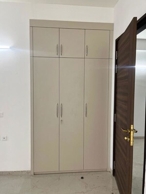 Furnished Amenities in 3 BHK Apartment at Smart World Orchard, Sector 61 – for Sale