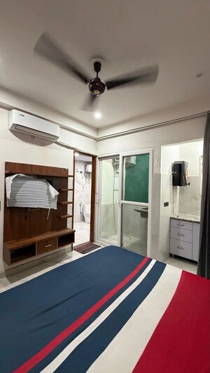 Building Lobby in 1 RK Builder Floor at Sector 43 – for Rent