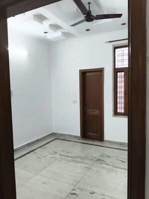Room in 2 BHK Builder Floor at RWA Residential Society Sector 46, Sector 46 – for Rent