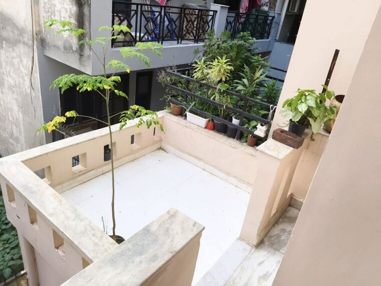 Balcony, rwa-residential-society-sector-46 2 Bedroom 160 Sq.Yd. Builder Floor In Sector 46 Gurgaon 10699413