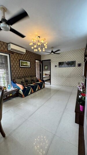 Room in 3 BHK Apartment at Tricity palacio, Seawoods – for Rent