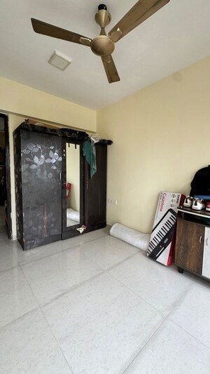 Room in 3 BHK Apartment at Tricity palacio, Seawoods – for Rent