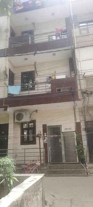  Builder Floor For Sale in Rohini
