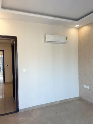 Room in 3 BHK Apartment at HLP Palmillas, Vip Road – for Rent