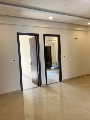Room in 3 BHK Apartment at HLP Palmillas, Vip Road – for Rent