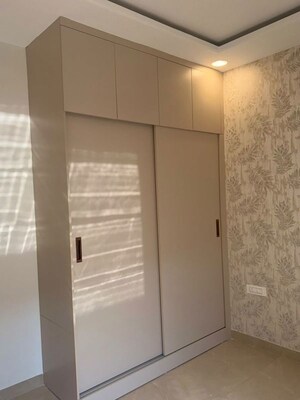 Room in 3 BHK Apartment at HLP Palmillas, Vip Road – for Rent