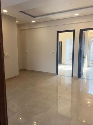 Room in 3 BHK Apartment at HLP Palmillas, Vip Road – for Rent