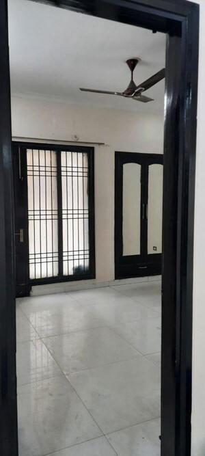Room in 2 BHK Builder Floor at RWA Residential Society Sector 46, Sector 46 – for Rent