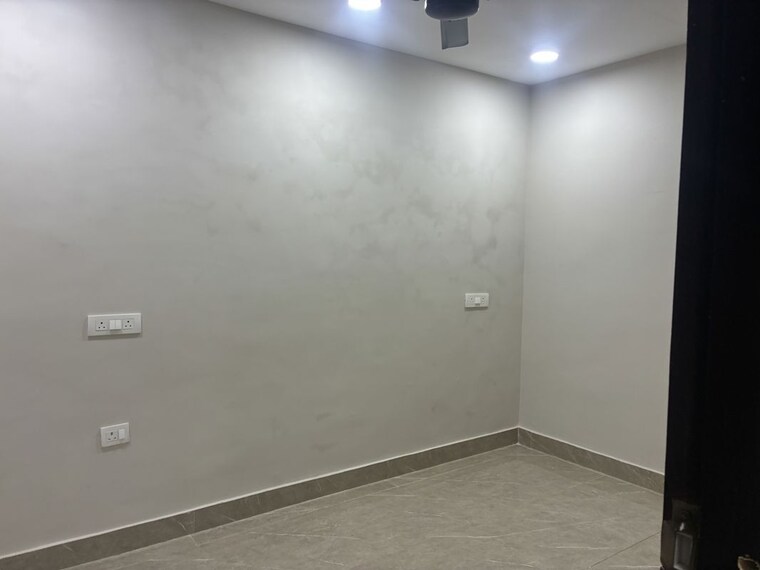 Room, sector 43  360 Sq.Mt. Plot In Sector 43 Noida 10699474