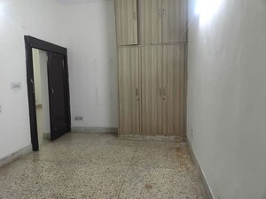 Room in 3 BHK Independent House at South Extension I – for Rent