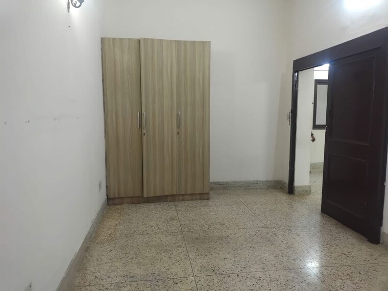 Room, south extension i 3 Bedroom 200 Sq.Yd. Independent House In South Extension I Delhi 10699502