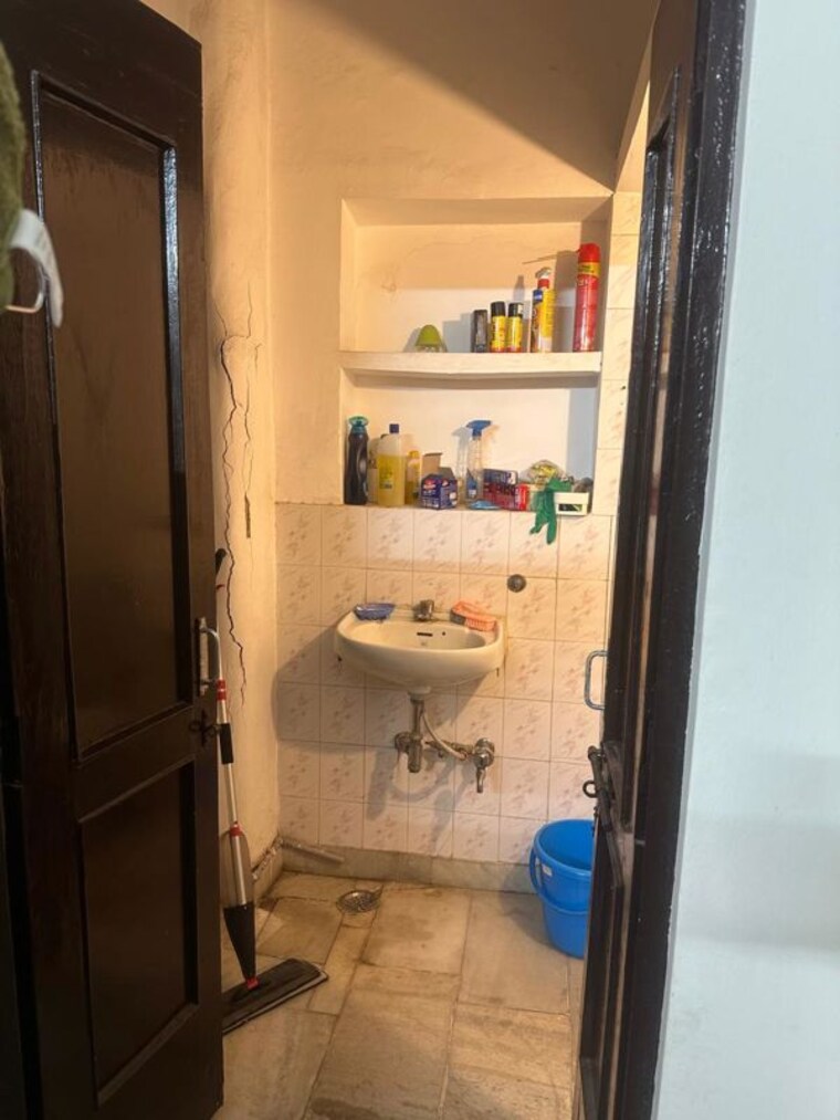 undefined, south extension i 3 Bedroom 200 Sq.Yd. Independent House In South Extension I Delhi 10699502