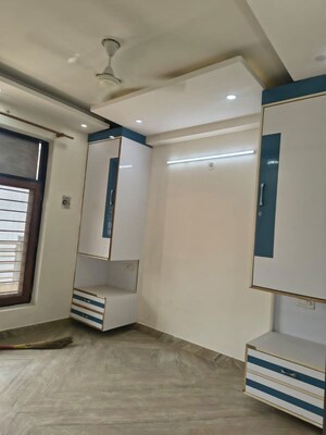 Building Lobby in 3 BHK Builder Floor at Sector 52 – for Rent