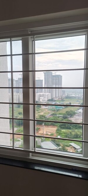 Room in 3 BHK Apartment at My Home Sayuk, Tellapur – for Rent