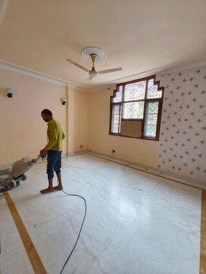 Room in 3 BHK Builder Floor at Kalkaji – for Rent