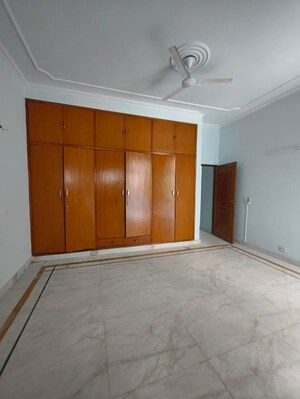 Room in 3 BHK Builder Floor at Kalkaji – for Rent
