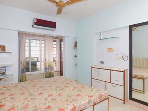 Bedroom in 2.5 BHK Apartment at Chandak Boulevard 15, Malad East – for Rent