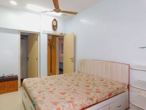 Bedroom in 2.5 BHK Apartment at Chandak Boulevard 15, Malad East – for Rent