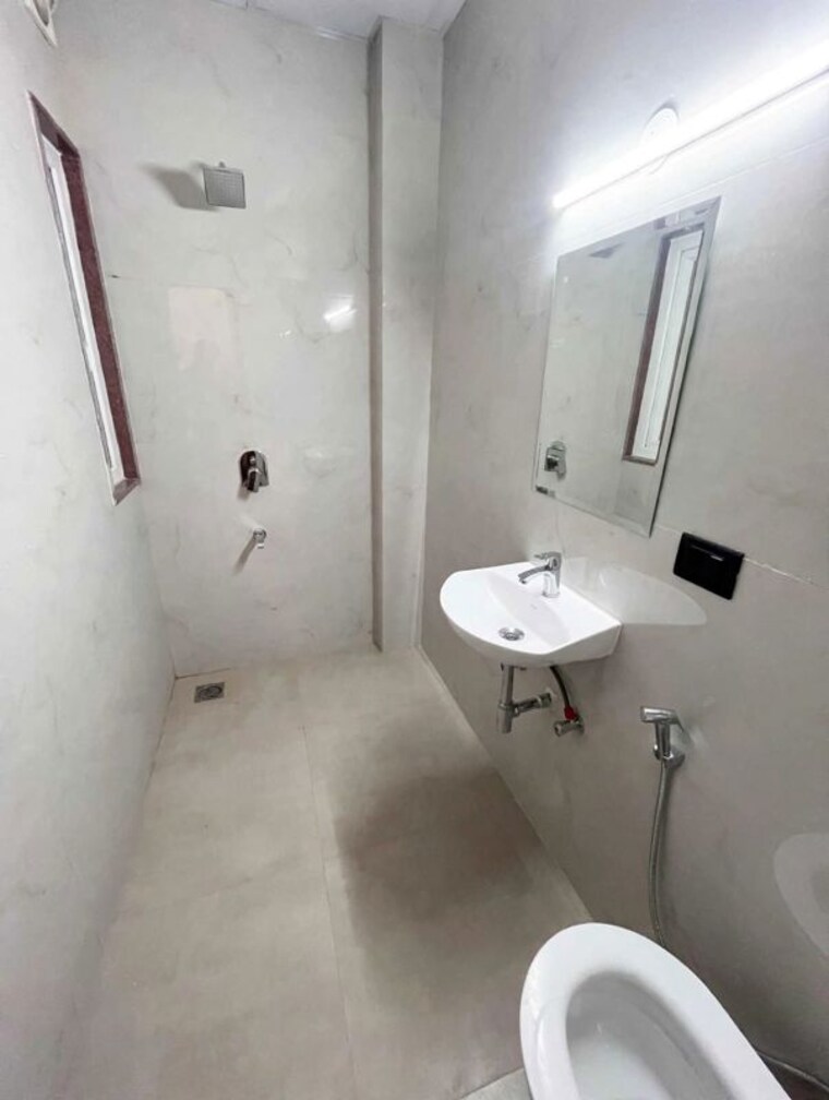 Bathroom, sector 42 2 Bedroom 110 Sq.Yd. Builder Floor In Sector 42 Gurgaon 10699664