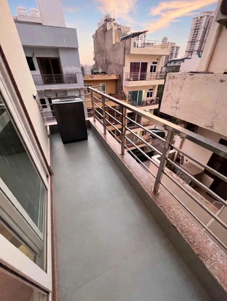 Balcony, sector 42 2 Bedroom 110 Sq.Yd. Builder Floor In Sector 42 Gurgaon 10699664