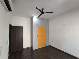 Room in 3 BHK Builder Floor at BPTP Amstoria Country Floor, Sector 102 – for Rent