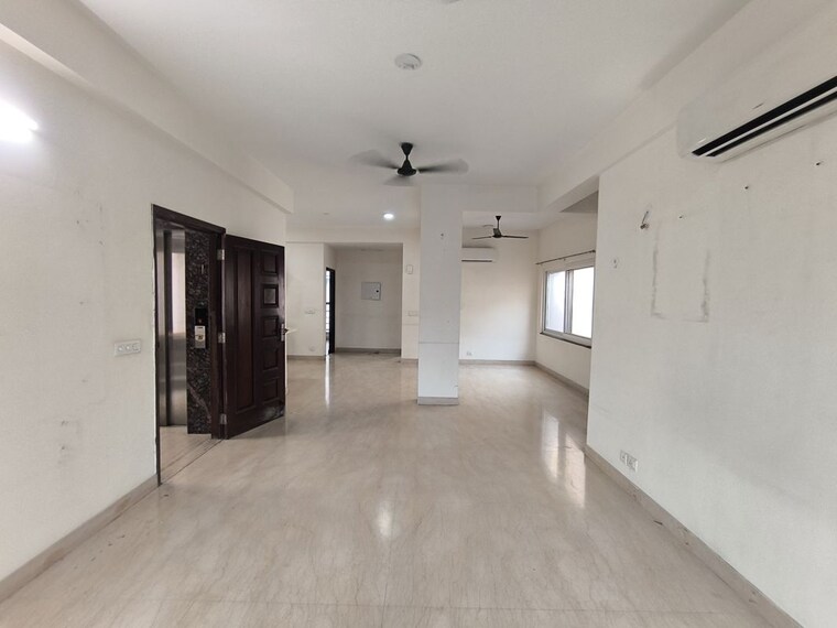 Room, bptp-amstoria-country-floor 3 Bedroom 2700 Sq.Ft. Builder Floor In Sector 102 Gurgaon 10699667