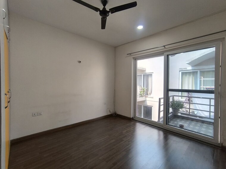 Room, bptp-amstoria-country-floor 3 Bedroom 2700 Sq.Ft. Builder Floor In Sector 102 Gurgaon 10699667