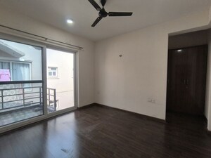 Room in 3 BHK Builder Floor at BPTP Amstoria Country Floor, Sector 102 – for Rent