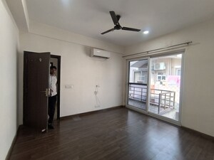 Room in 3 BHK Builder Floor at BPTP Amstoria Country Floor, Sector 102 – for Rent