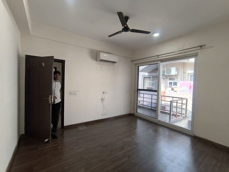 Room, bptp-amstoria-country-floor 3 Bedroom 2700 Sq.Ft. Builder Floor In Sector 102 Gurgaon 10699667