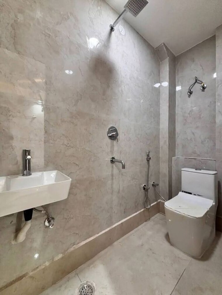 Bathroom, uttam nagar 3 Bedroom 911 Sq.Ft. Builder Floor In Uttam Nagar Delhi 10699722