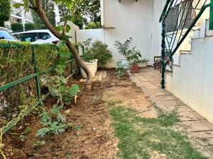 Balcony in 2.5 BHK Builder Floor at Central Park Flower Valley, Sohna Sector 33 – for Rent