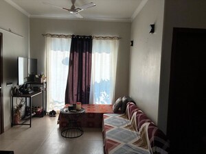 Living Room in 2.5 BHK Builder Floor at Central Park Flower Valley, Sohna Sector 33 – for Rent