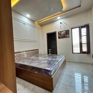 Bedroom in 3 BHK Apartment at Carter Apatment, Pali Hill – for Rent