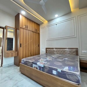 Bedroom in 3 BHK Apartment at Carter Apatment, Pali Hill – for Rent