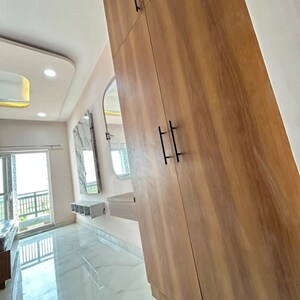 Furnished Amenities in 3 BHK Apartment at Carter Apatment, Pali Hill – for Rent
