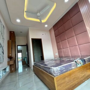 Bedroom in 3 BHK Apartment at Carter Apatment, Pali Hill – for Rent