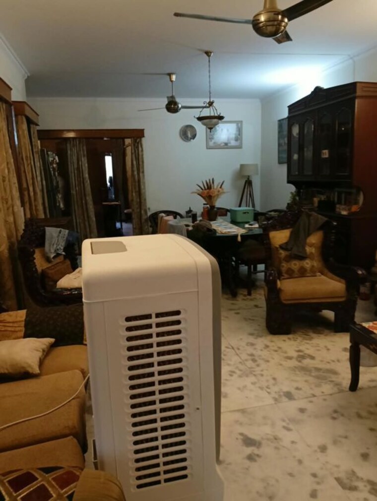Living Room, chittaranjan park 3 Bedroom 160 Sq.Yd. Builder Floor In Chittaranjan Park Delhi 10700013