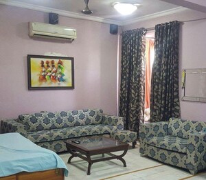 Bedroom in 3 BHK Builder Floor at Sector 22 – for Rent